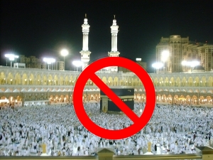 Kaaba, Mecca Square, Saudi Arabia (black stone corner)